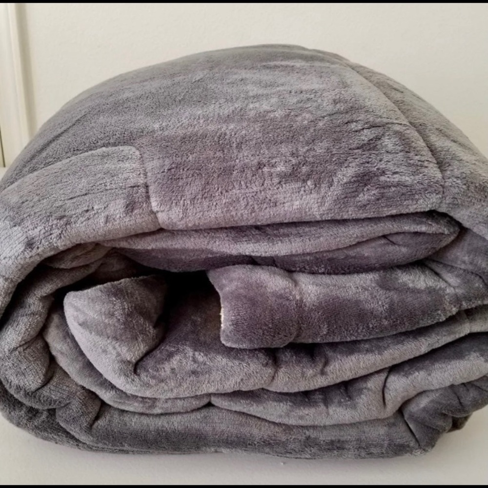 King Size Grey Ultra Soft Plush Blanket Set 3 Pc - Picture 4 of 6